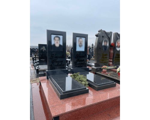 Двойной памятник 42 Двойной памятник 42