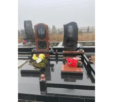 Двойной памятник 106