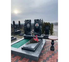 Двойной памятник 107