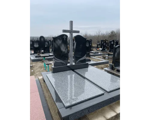 Двойной памятник 33