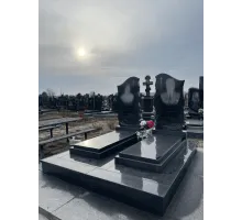 Двойной памятник 37