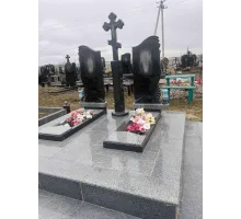 Двойной памятник 57