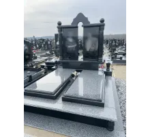 Двойной памятник 63
